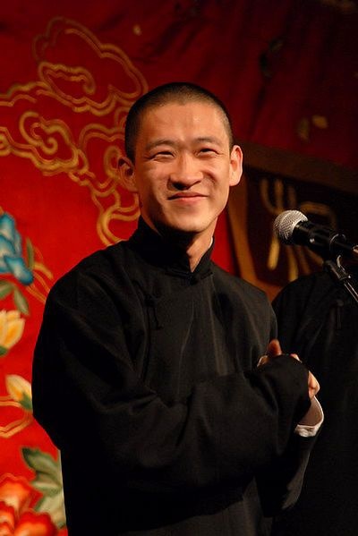 12月28日,相声演员曹云金专程从北京飞往青海卫视位于长沙的