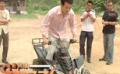 喻恩泰玩沙地摩托 大秀漂移技法