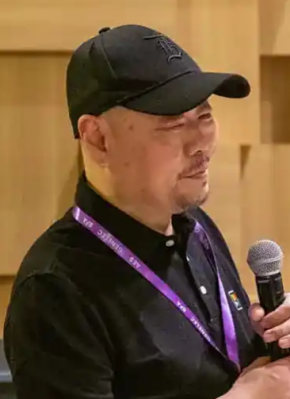 娄炜