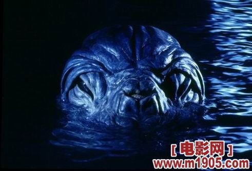 《深湖巨兽》8月上映 水怪再现大荧幕