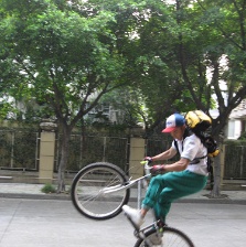 男孩都想有輛車