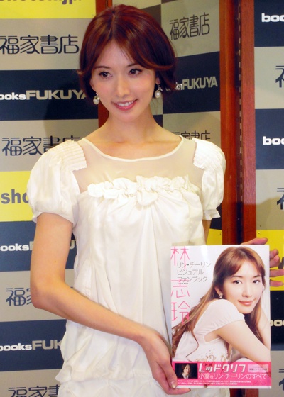 林志玲日本东京宣传写真集 白色超短裙大秀美腿
