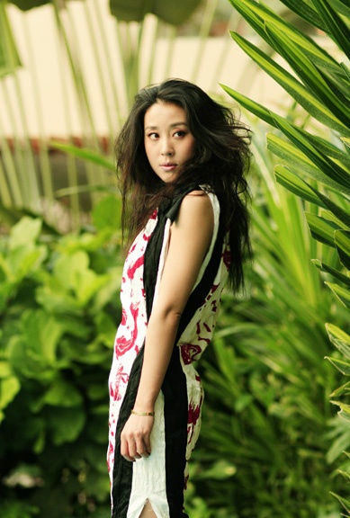 苗圃最新户外写真曝光 用望远镜眺望美丽人生