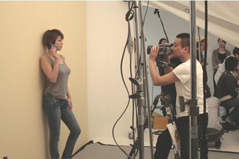 Hitomi产后复出广告曝光紧身背心尽展曼妙身姿 2 韩国 电影网 1905 Com