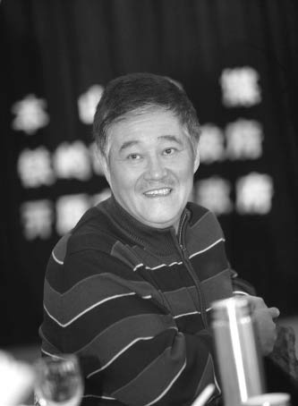 赵本山病未痊愈有时头晕 明年继续玩命拍电影