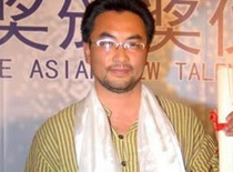 藏族导演万玛才旦放慈善电影 现场募捐为灾区筹款
