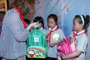 电影频道联合中国扶贫基金会 发起公益活动捐赠爱心包裹