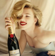 斯嘉丽·约翰逊最新美酒广告 金发红唇丰满诱惑