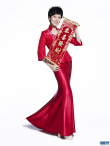 海清拍摄新春贺岁写真 古典红裙宛若优雅美人鱼