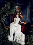 Lady GaGa粉紅短發(fā)登雜志 大膽深V綢緞裙盡展誘惑