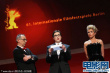 伊朗導(dǎo)演賈法·潘納西現(xiàn)身銀幕 主席朗誦其書信