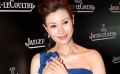 记者医院外苦苦守候 李嘉欣携子归家心情大好