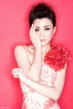 殷桃初春寫真人面如花 雙唇輕咬手指擺性感姿態(tài)