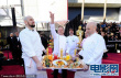 名廚沃爾夫?qū)て湛肆料嗉t毯 饕餮盛宴迎接巨星