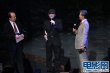馮小剛獲亞洲最高票房導(dǎo)演獎 手握獎杯侃侃而談