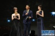 黃曉明、李心潔展現(xiàn)藍(lán)色風(fēng)采 頒發(fā)最佳女配角獎(jiǎng)