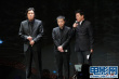 内地导演贾樟柯携手韩国导演李沧东上台讲话