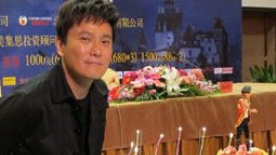 张信哲演唱会媲美音乐剧 歌迷送旋转舞台蛋糕庆祝