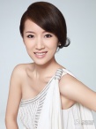 李念为国际杂志拍摄写真 脱俗气质被誉春天百合