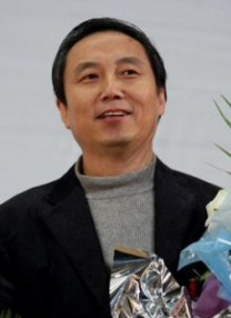 梁明