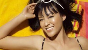 名模李艾加盟新东家 笑称不拒绯闻成“剩女”代言