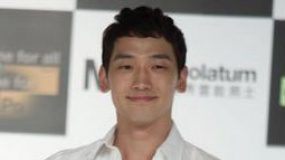 Rain代言撈金大秀壯碩肌肉 開(kāi)巡演拍電影兩不誤