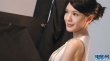 官恩娜代言秀水嫩亮白肌肤 美瞳闪耀眼波动人