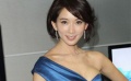 林志玲斜肩藍裙嫵媚代言 祝福孫燕姿否認明年結(jié)婚