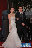 Angelababy白拖尾低胸晚装 黄百鸣黑色西装亮相