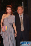 杜惠东携爱女登红毯 杜如风微张樱桃小口露香肩