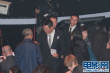 杨千嬅换上性感时尚花裙 成龙、周润发台下热聊