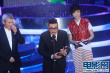 李宇春頒最佳電影歌曲獎(jiǎng) 恭碩良捧獎(jiǎng)杯侃侃而談