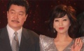 赵雅芝夫妇雨中甜蜜走红毯 愿国片如礼服灿烂闪耀