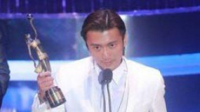 謝霆鋒憑《線人》獲最佳男主角 妻子張柏芝激動流淚