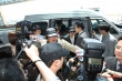 韩国团体JYJ离台 粉丝夹道送机保安人肉护驾