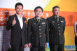 《殲十出擊》劇組亮相走紅毯 王斑展現(xiàn)自信笑容
