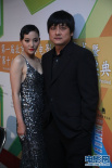 周楚楚、张扬后台齐亮相 性感佳人搭配有为导演