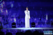 毛阿敏优雅白衣亮相 献唱电影节获奖影片主题曲