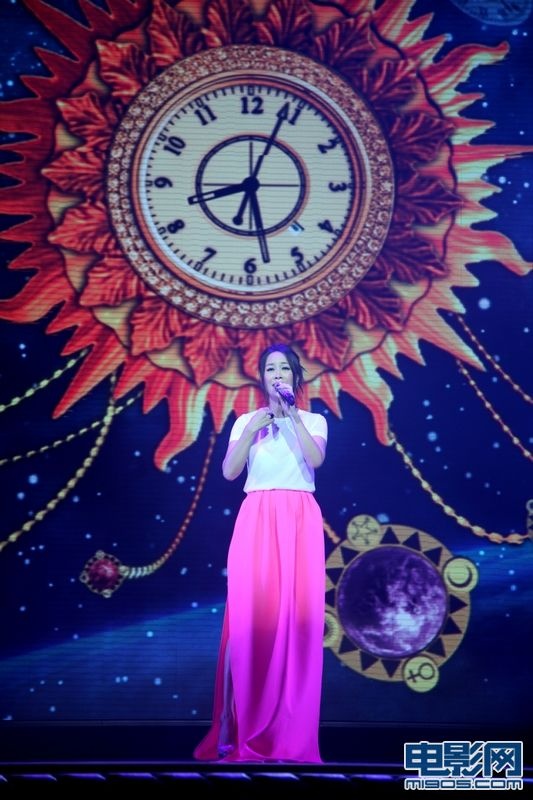 那英受封"慈善大使" 演唱歌曲《爱的阳光》