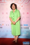 方青卓身著綠衫大方亮相紅毯 笑容滿面盡顯親切