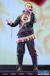 歌手索南扎西登台表演 激情献唱歌曲掀起互动