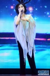 齊豫登臺(tái)演唱經(jīng)典歌曲《橄欖樹(shù)》 歌聲感動(dòng)觀眾