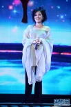 齊豫登臺(tái)演唱經(jīng)典歌曲《橄欖樹》 歌聲感動(dòng)觀眾