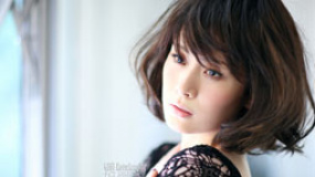 “国民媳妇”海清写真大片 与“小帅哥”亲密互动