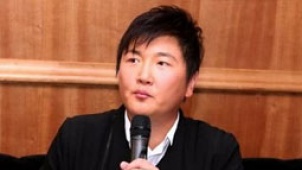 孙楠做公益谈“吸毒”事件 盼艺人做“社会标兵”
