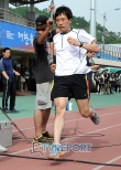 《领跑人》接受媒体探班 金明民训练吃尽苦头