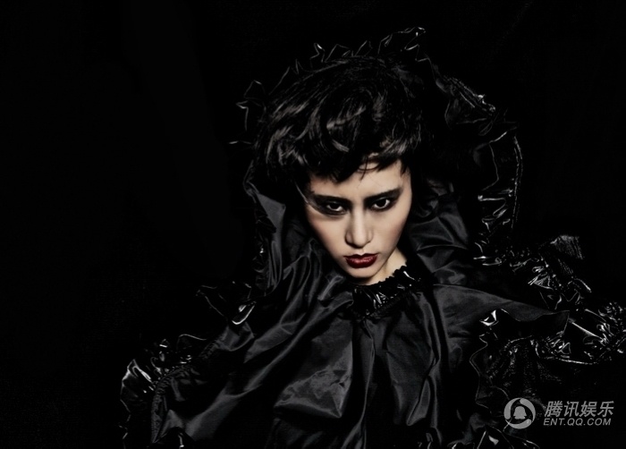 尚雯婕化身暗黑女神 迷幻狂野流露性感不羁_明星写真_图集_电影网
