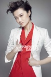 李宇春拍摄全新时尚写真 摩登造型展现冷艳美