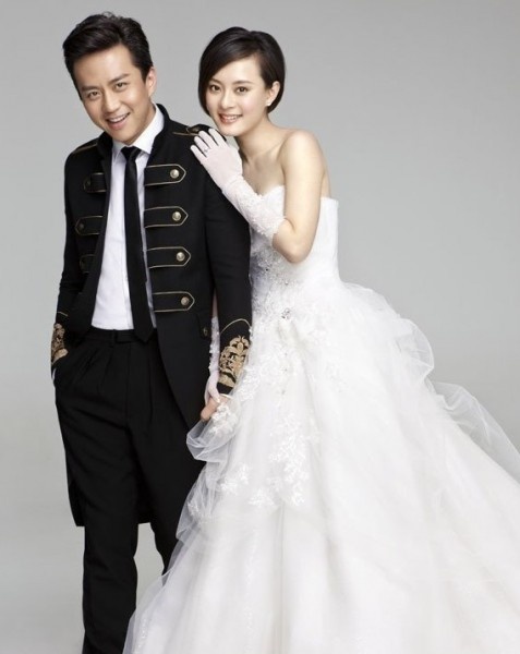 二人结婚照6月7日,邓超,孙俪将于上海丽思卡尔顿酒店举行婚礼,并发布