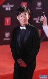《海峽》劇組亮相 任賢齊黑色西裝現(xiàn)場吶喊